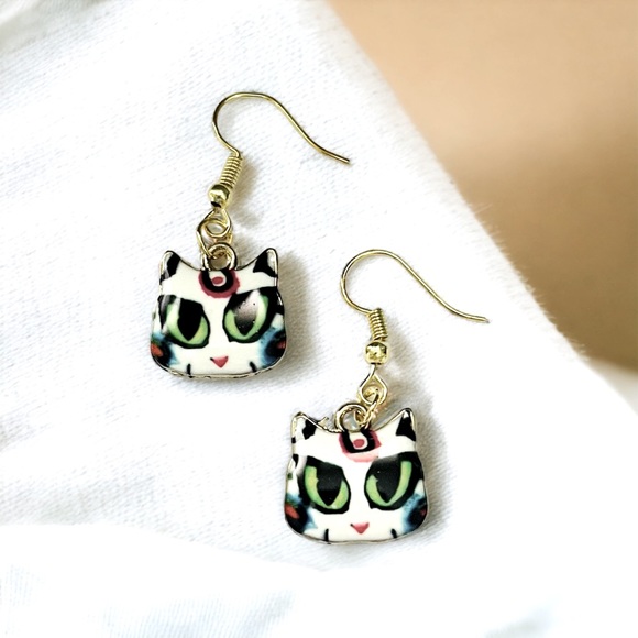 Cat Eye Earrings - Picture 1 of 1